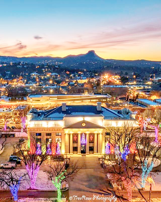 Courthouse Plaza lit for the holidays — Arizona's Christmas City